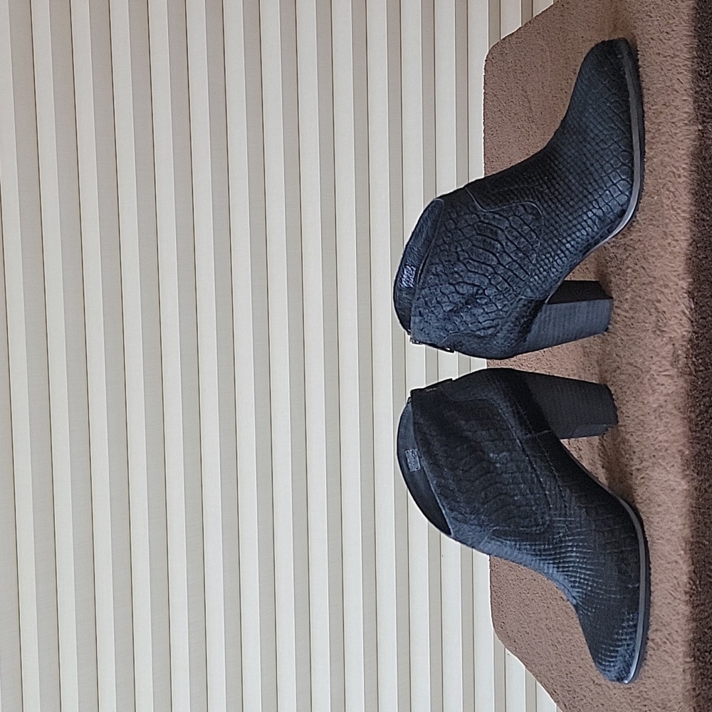 NWOT - UGGPURE Black Exotic Calf Cow Hair Ankle Boot. Size 9.5.  NWOT
